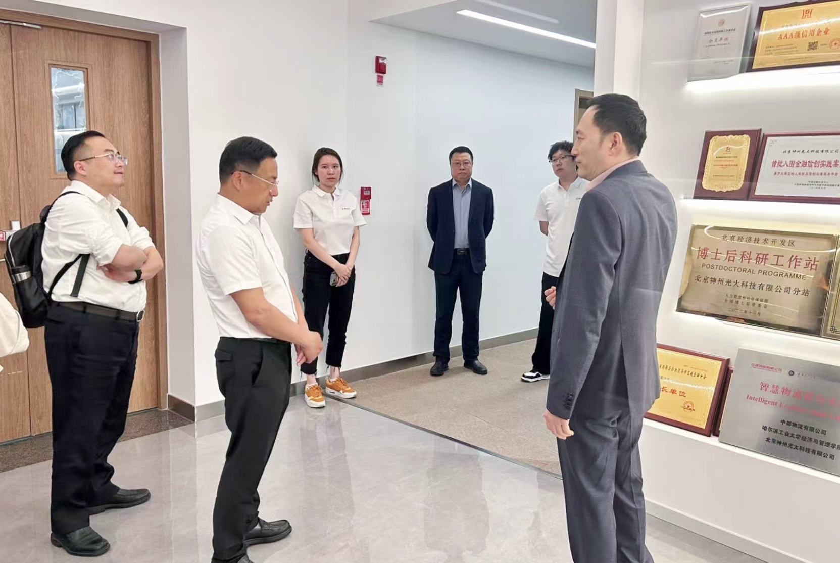 徐炜波區(qū)長(cháng)率團考察神州光(guāng)大(dà)，共謀數(shù)字經濟與海(hǎi)洋經濟高(gāo)質量發展